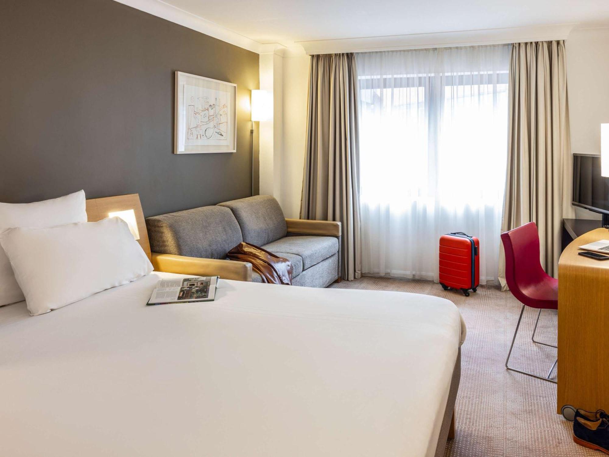 Novotel Centre Hotel 4*