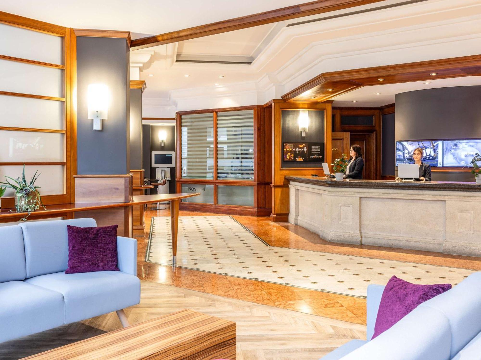 Отель Novotel Centre 4*